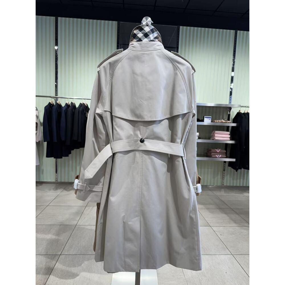 Sold-Burberry Classic Beige Trench Coat NWT US6 $2350 - Picture 10 of 13